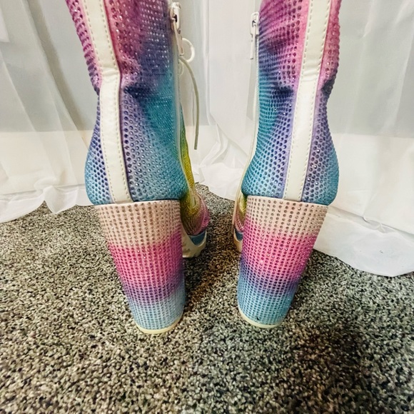 COPY - Size 9 Rainbow Heel Boots 🌈 - Picture 7 of 11